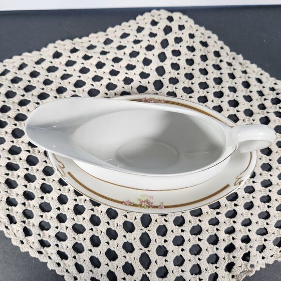 Johnson Brothers Gravy Boat with Underplate Pattern JB265 Circa 1913 - Picture 4 of 11